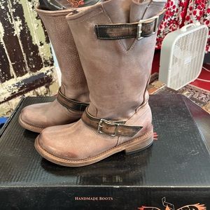 New in box Freebird Crosby boots, never worn. Size 7 brown